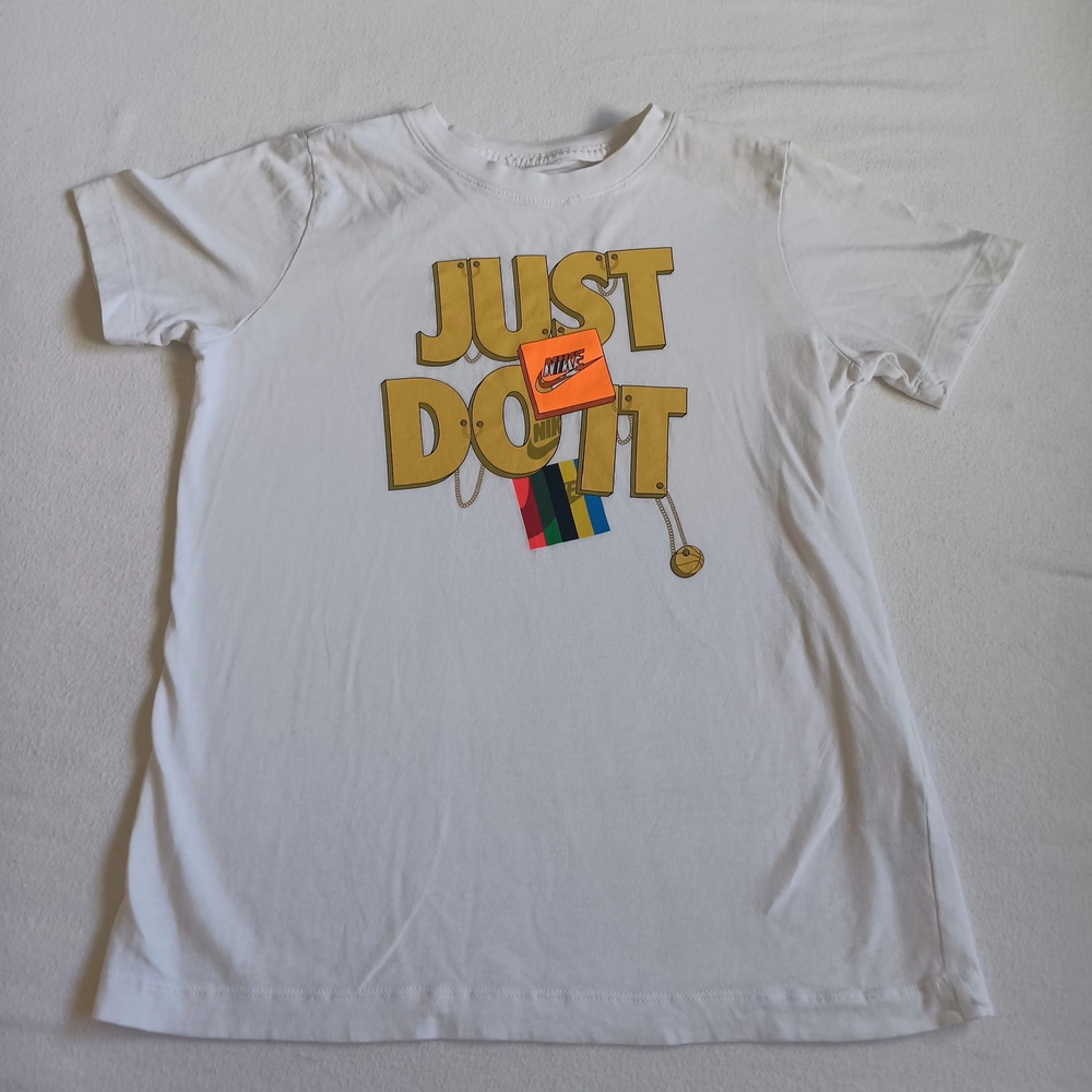 Nike Boys Size Medium White/Gold "Just Do It" Graphic T-Shirt Casual Classic